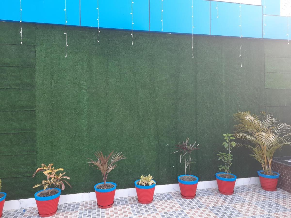 Hotel Blue Diamond Bahraich Bagian luar foto