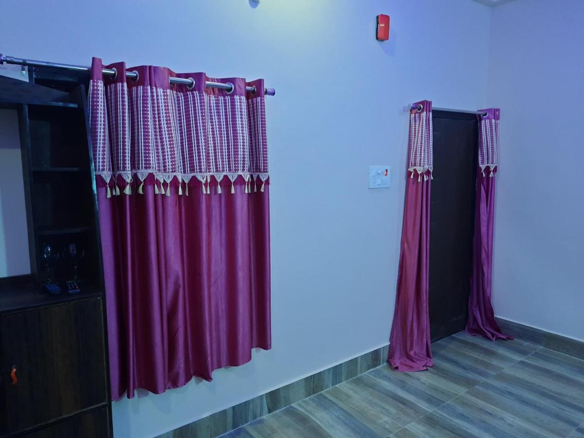 Hotel Blue Diamond Bahraich Bagian luar foto